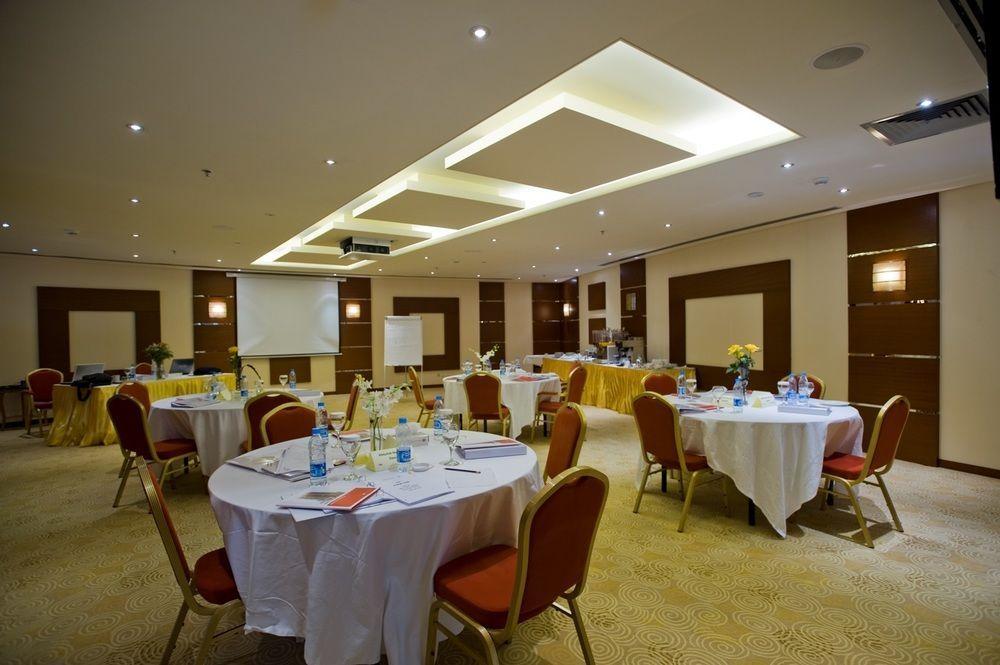 Eastyard Khobar Hotel - Formerly Ramada By Wyndham Khobar Екстериор снимка