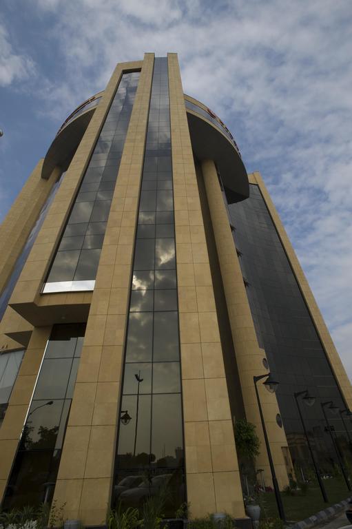 Eastyard Khobar Hotel - Formerly Ramada By Wyndham Khobar Екстериор снимка